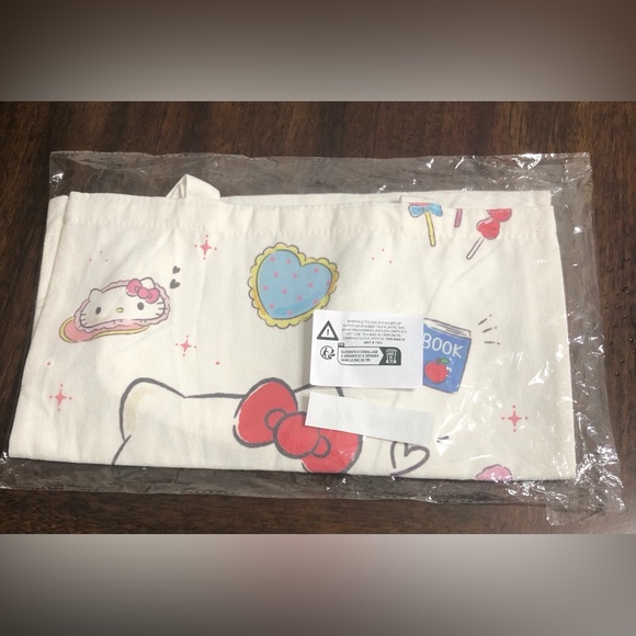 Hello Kitty shoulder canvas tote bag cream. Size 15”L 13-3/4” W - Picture 4 of 4